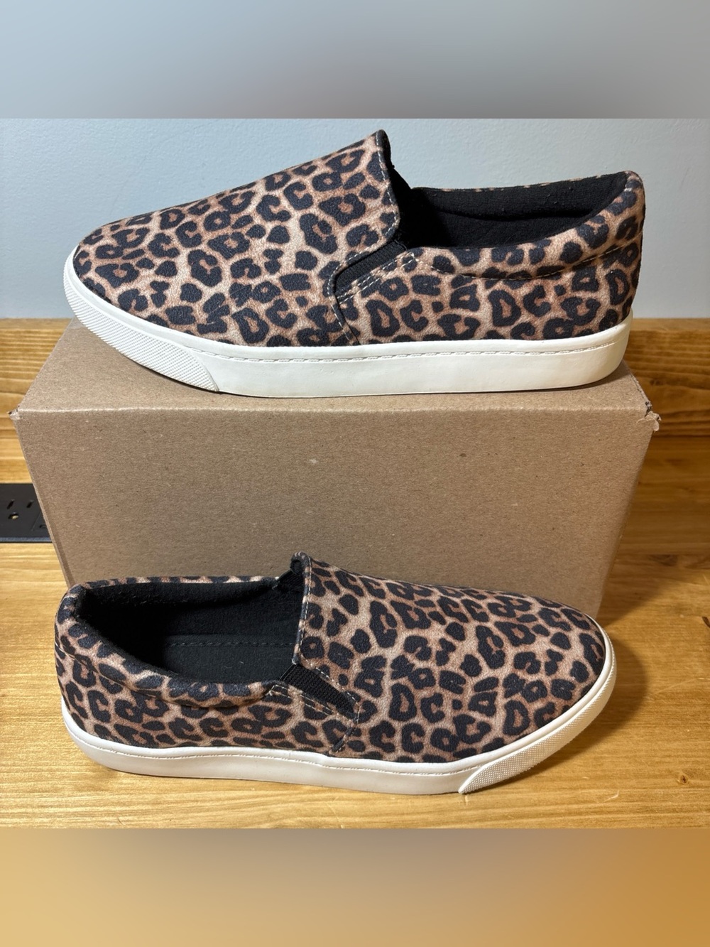 Soda womens slip on casual leopard print shoes SIZE 7.5